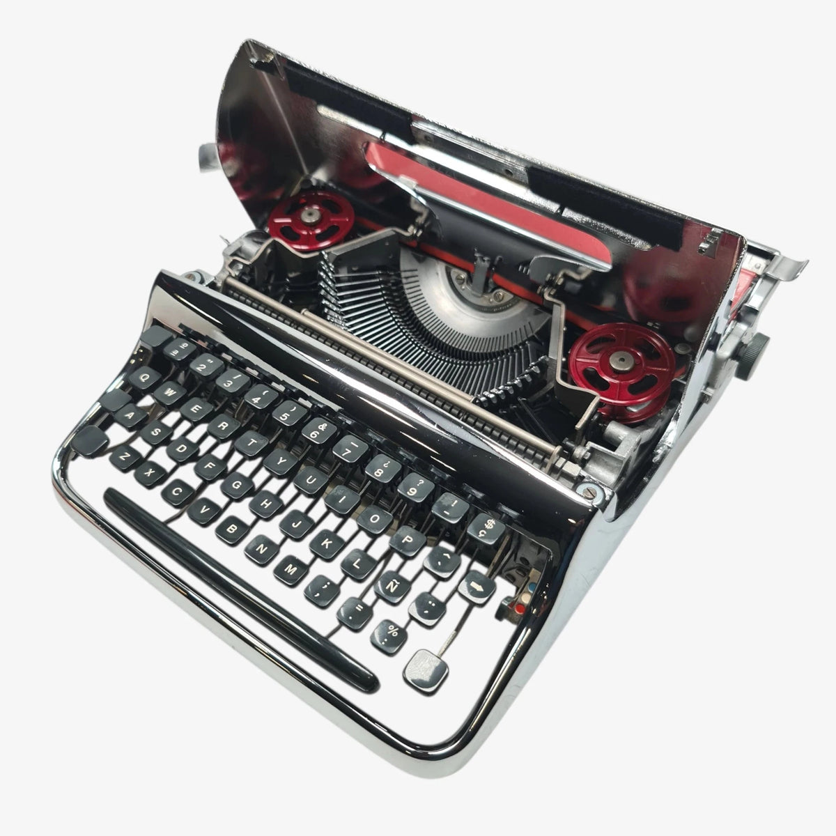 Olivetti Pluma 22 - Chrome Limited Edition Typewriter QWERTY ElGranero Typewriter.Company