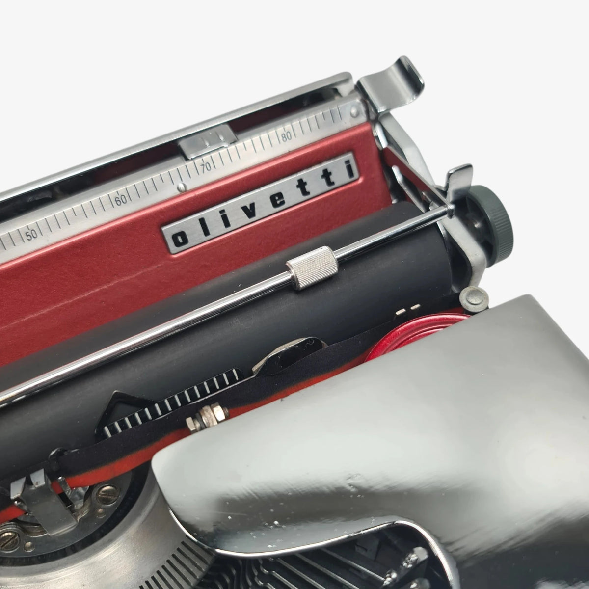 Olivetti Pluma 22 - Chrome Limited Edition Typewriter QWERTY ElGranero Typewriter.Company
