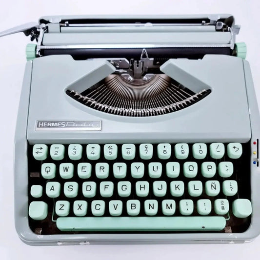 ¡VENDIDO! Hermes Baby, máquina de escribir manual vintage, restaurada - ElGranero Typewriter.Company