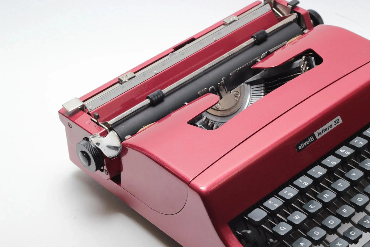 Olivetti Lettera 32 Coral Red Vintage Manual Typewriter, Refurbished - ElGranero Typewriter.Company