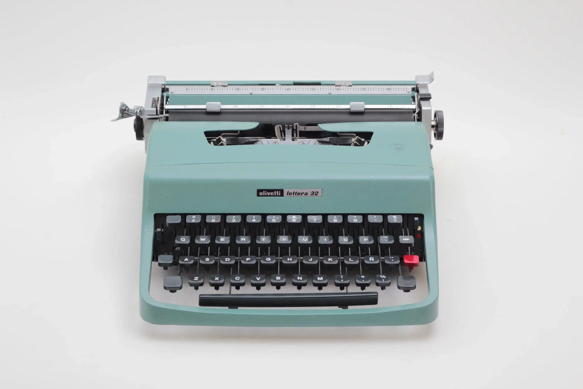 Olivetti Lettera 32 Original Green Vintage Manual Typewriter Serviced - ElGranero Typewriter.Company