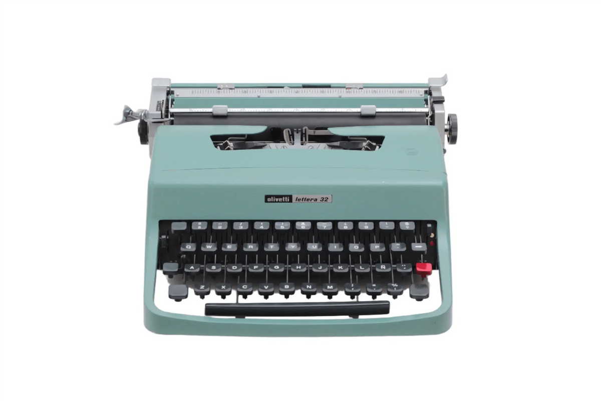 Olivetti Lettera 32 Original Green Vintage Manual Typewriter Serviced - ElGranero Typewriter.Company