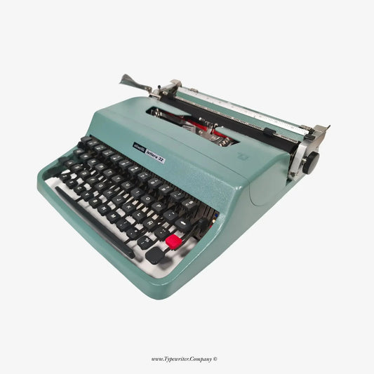 Olivetti Lettera 32 Typewriter with Accessories, Vintage Manual QWERTY - ElGranero Typewriter.Company