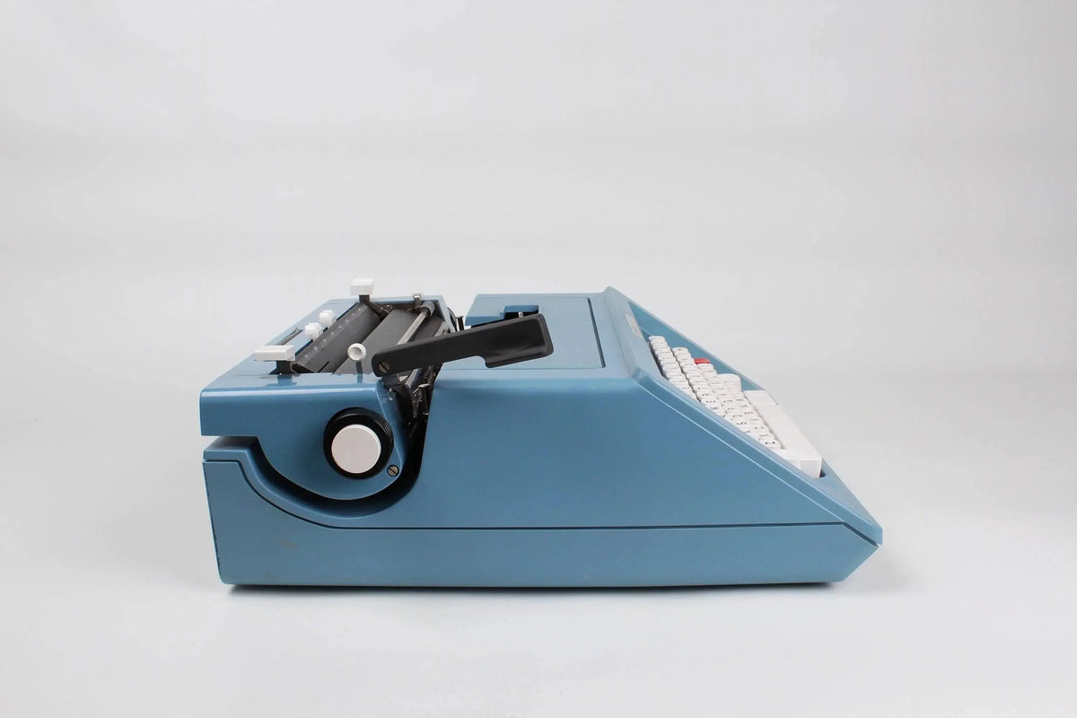 Olivetti Studio 46 Blue, Vintage Manual Typewriter, Restored - ElGranero Typewriter.Company