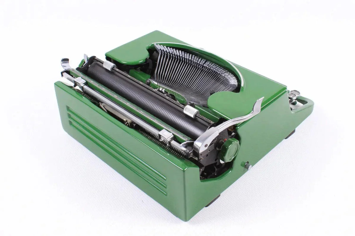 Olivetti Studio 46(42) Machine à écrire vintage verte brillante, restaurée - ElGranero Typewriter.Company