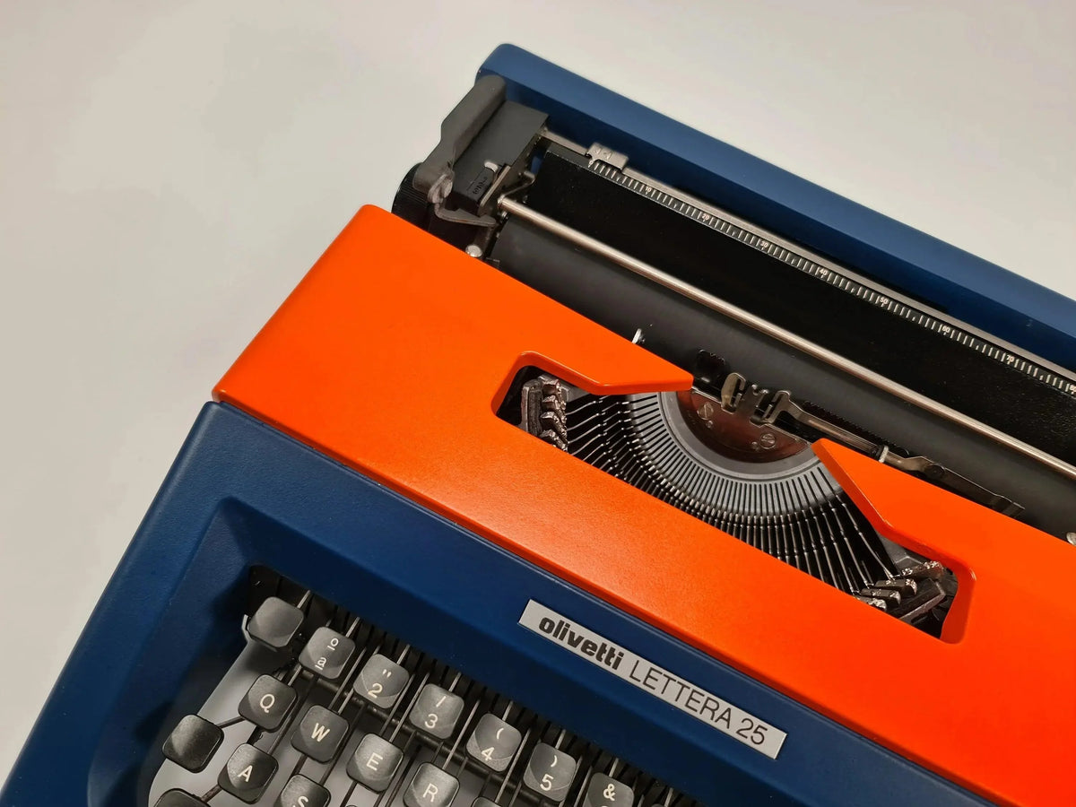 VENDU ! Olivetti Lettera 25 Bleu Marine / Orange, Machine à Écrire Manuelle Vintage, Rénovée - ElGranero Typewriter.Company