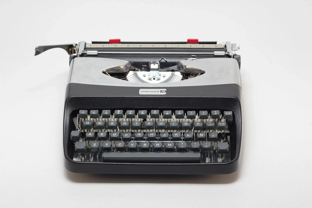 Underwood 18 Noir et Argent, Machine à Écrire Manuelle Vintage, Rénovée - ElGranero Typewriter.Company