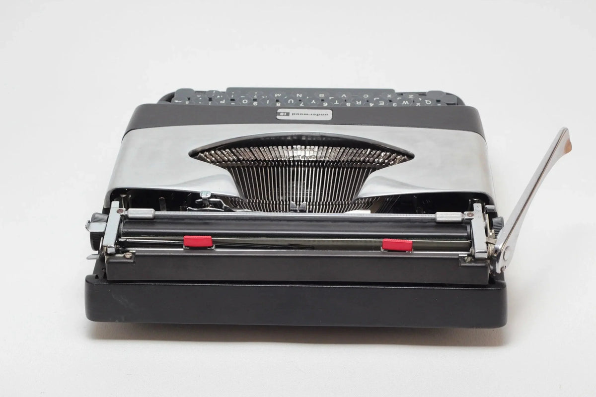 Underwood 18 Noir et Argent, Machine à Écrire Manuelle Vintage, Rénovée - ElGranero Typewriter.Company