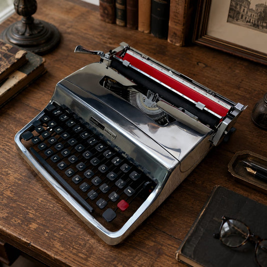 Italian Olivetti Lettera 32 Polished Silver Vintage Manual Typewriter