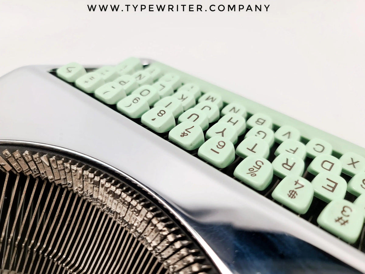 Edición Limitada Hermes Baby Tipo de Máquina de Escribir Cromada, servicio, estuche - ElGranero Typewriter.Company