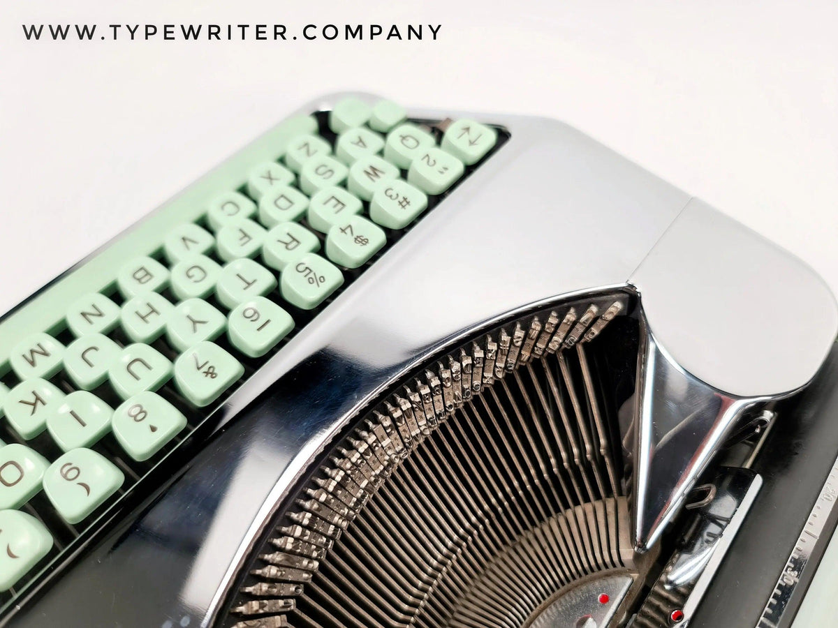 Edición Limitada Hermes Baby Tipo de Máquina de Escribir Cromada, servicio, estuche - ElGranero Typewriter.Company