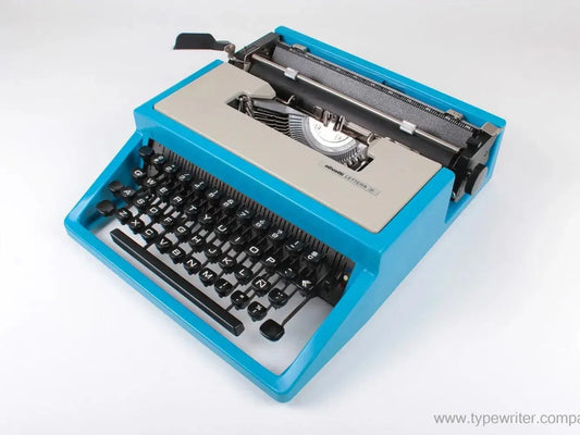 Olivetti Lettera 31 / Dora Blue, Vintage Manual Typewriter, Restored - ElGranero Typewriter.Company