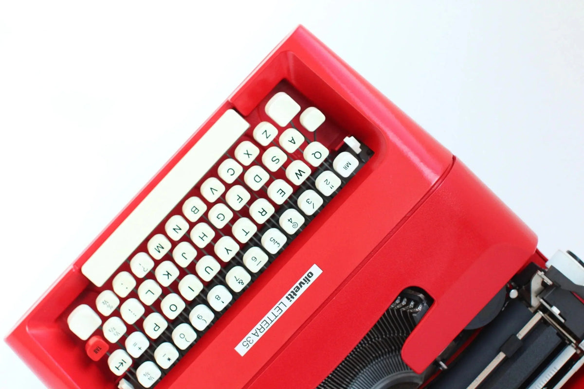Olivetti Lettera 35 Rouge, Machine à écrire manuelle vintage, Rénovée - ElGranero Typewriter.Company