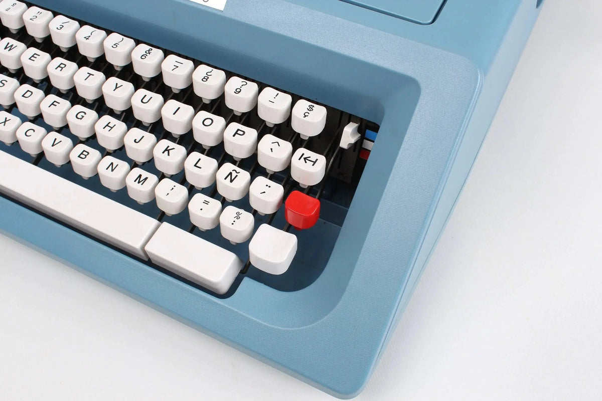 Olivetti Studio 46 Azul, Máquina de Escribir Manual Vintage, Restaurada - ElGranero Typewriter.Company