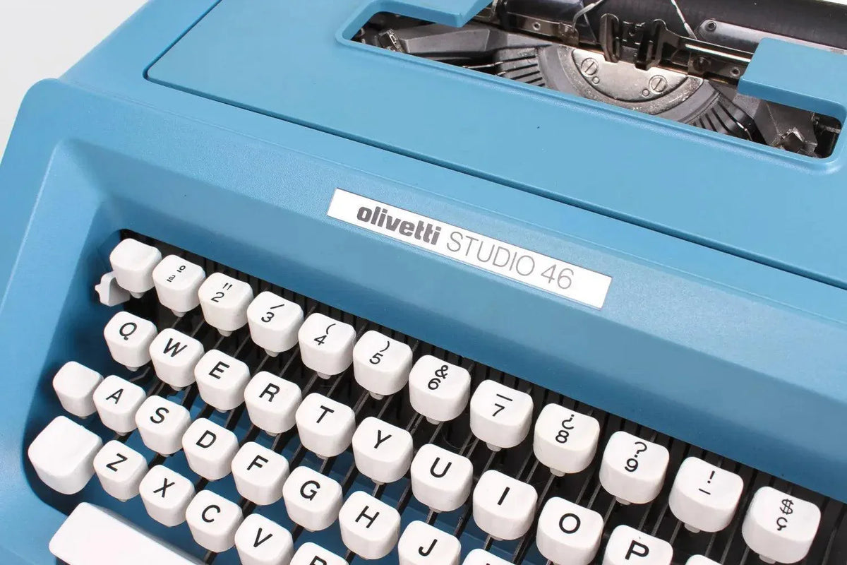 Olivetti Studio 46 Azul, Máquina de Escribir Manual Vintage, Restaurada - ElGranero Typewriter.Company