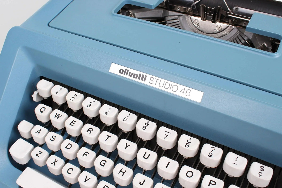 Olivetti Studio 46 Azul, Máquina de Escribir Manual Vintage, Restaurada - ElGranero Typewriter.Company