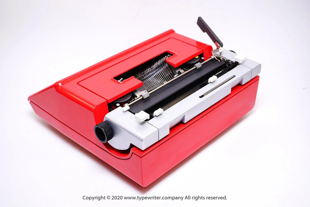Olivetti Studio 46 Pro Rojo, Máquina de Escribir Manual Vintage, Restaurada - ElGranero Typewriter.Company