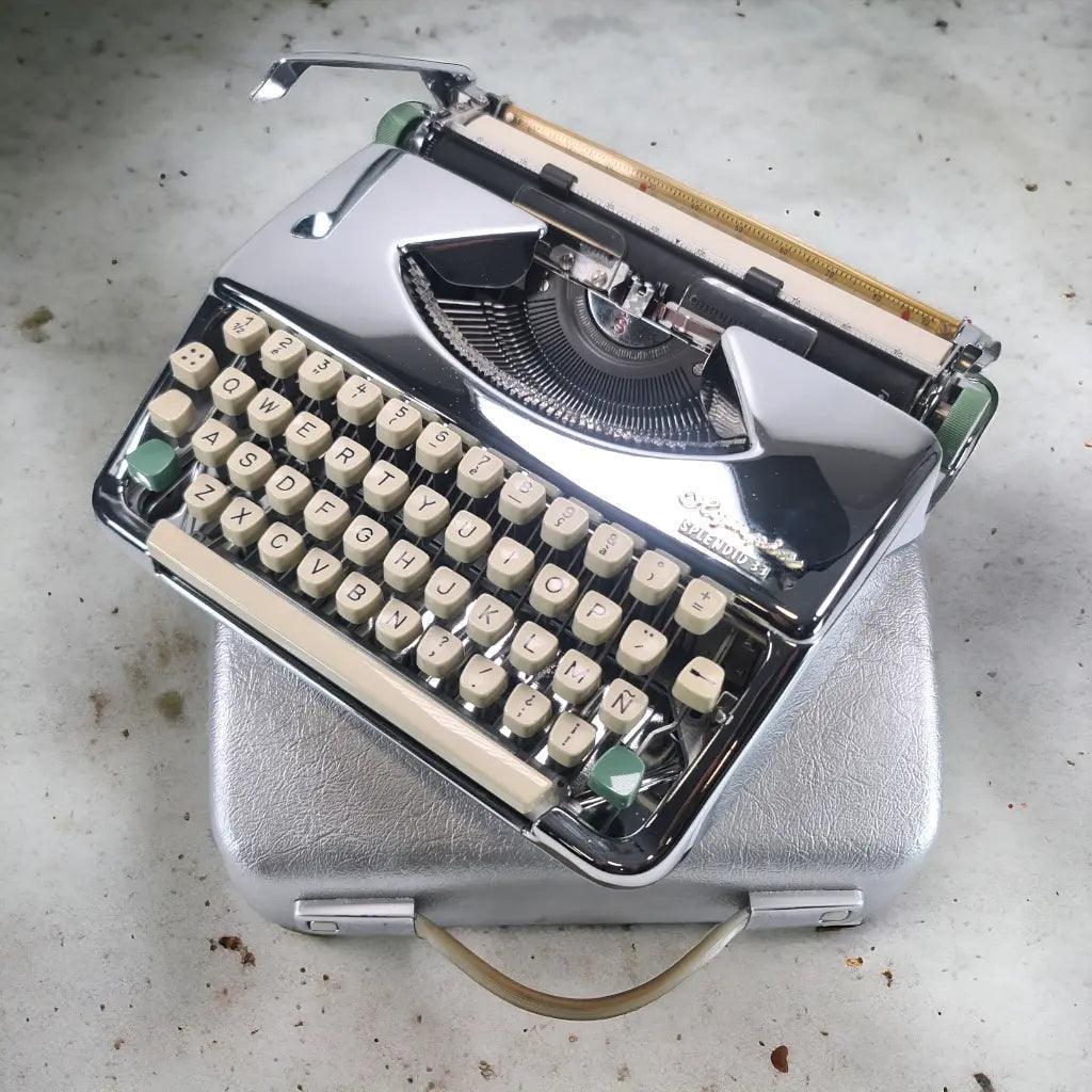 Olympia Splendid Vintage Typewriter, Chrome-Plated, QWERTY Keyboard ...