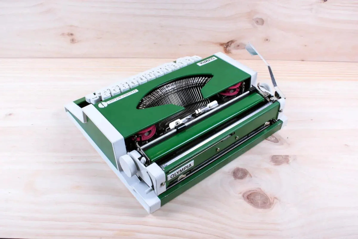 Olympia Traveller De Luxe Green Typewriter, Vintage Manual, Refurbished - ElGranero Typewriter.Company