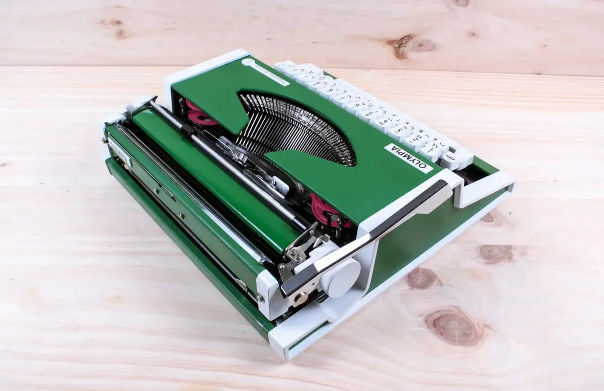 Olympia Traveller De Luxe Green Typewriter, Vintage Manual, Refurbished - ElGranero Typewriter.Company