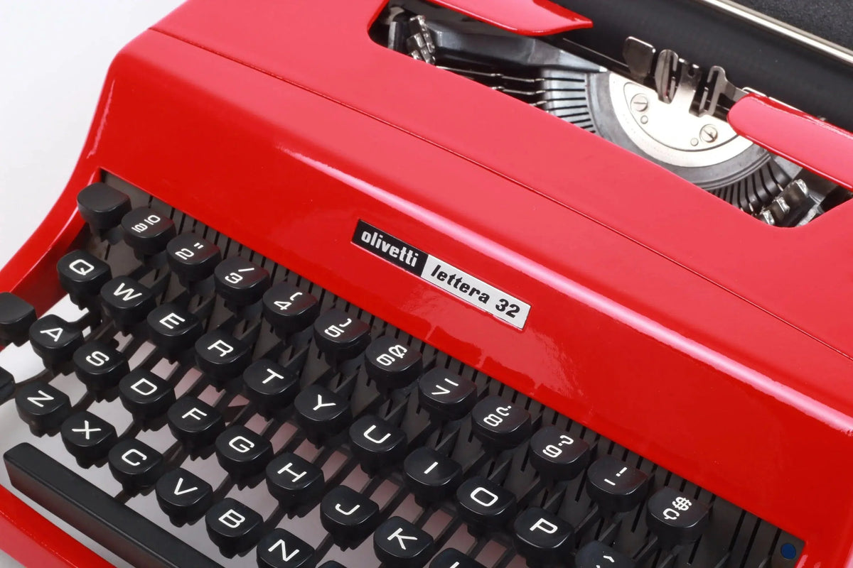 Olivetti Lettera 32 Rojo Brillante Máquina de Escribir Manual Vintage, Restaurada - ElGranero Typewriter.Company
