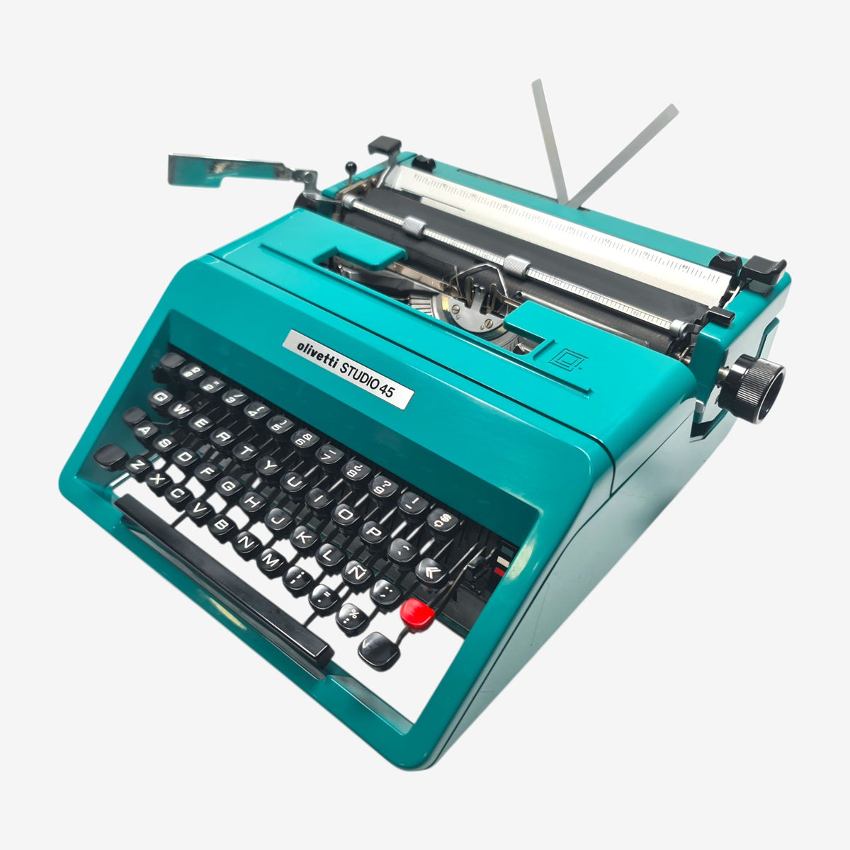 Máquina de escribir Olivetti Studio 45 en color turquesa, vista en tres cuartos