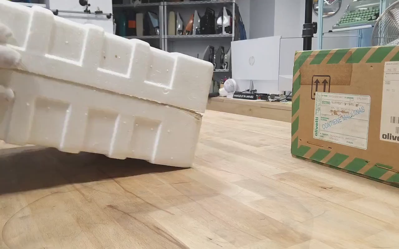 SALE! - Extremely Rare Never Unboxed Olivetti Lettera 32 Mint Condition, Vintage, Manual, Portable. Authenticity Certificate